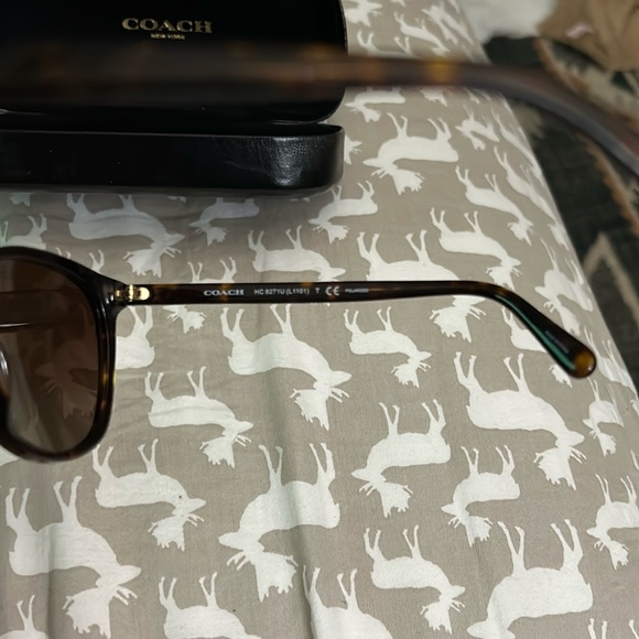 Coach sun glasses - Picture 6 of 9